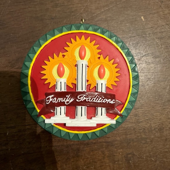 HICKORY FARMS FAMILY TRADITIONS 3 Candles CHRISTMAS ORNAMENT Preowned - Picture 1 of 3
